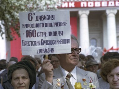 Встречи фронтовиков Великой Отечественной войны в сквере Большого театра Встречи фронтовиков Великой Отечественной войны в сквере Большого театра