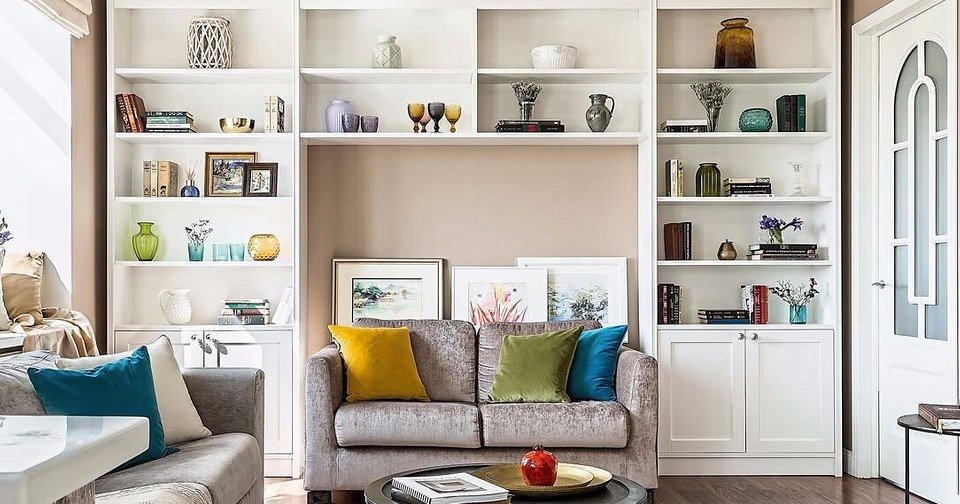 Что поставить вместо мебельной стенки в гостиную: 9 примеров из дизайнерских интерьеров