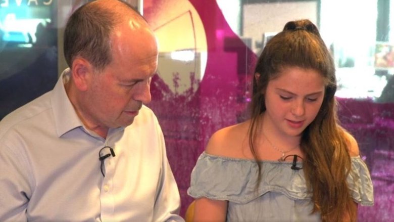 Два участника эксперимента: корреспондент Би-би-си Рори Кехлан-Джонс и 12-летняя школьница Лили. Фото: BBC