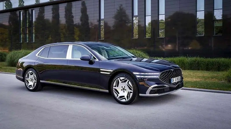 Genesis G90 Limousine