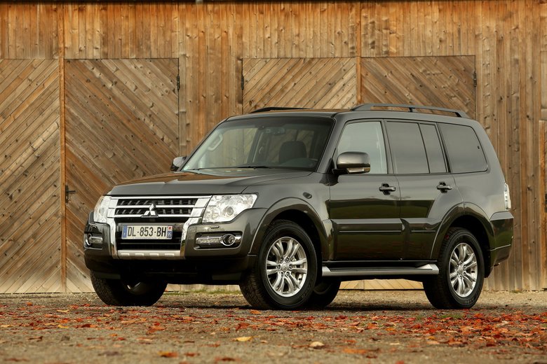 Mitsubishi Pajero 5-door [Worldwide] '2014–21