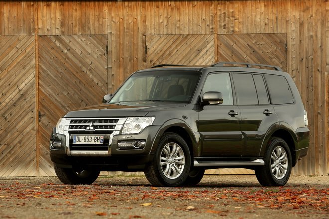 Mitsubishi Pajero 5-door [Worldwide] '2014–21