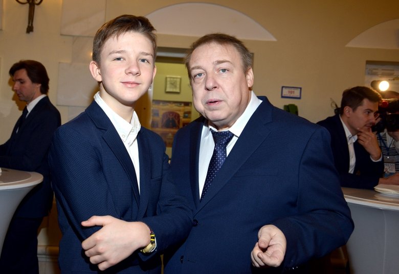 Александр Семчев с сыном 