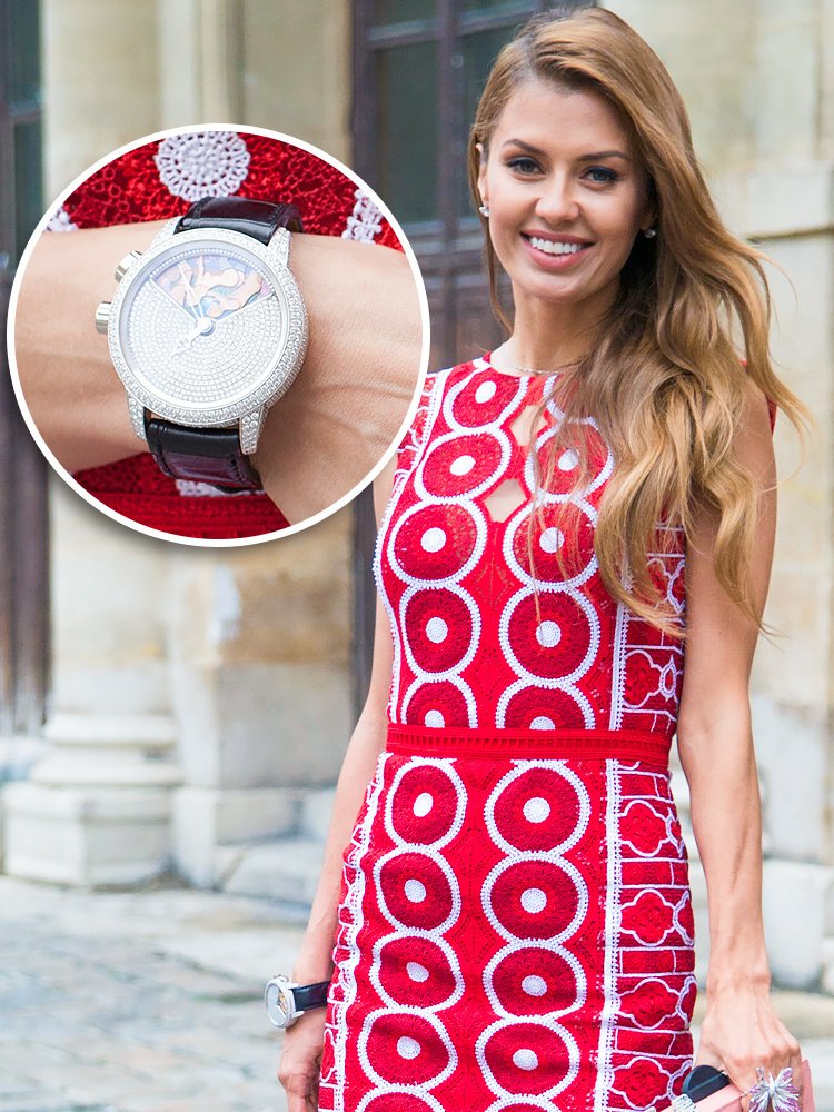 А вот Виктории Боне стоило отдать предпочтение часам с металлическим серебристым браслетом — ее часы с кожаным ремешком совсем не подходят для выхода