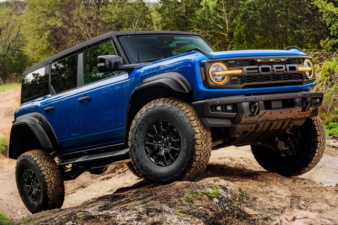 Ford резко снизил цены супервнедорожников Bronco Raptor Ford резко снизил цены супервнедорожников Bronco Raptor