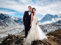 Пара из Америки сыграла свадьбу на Эвересте