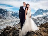 Пара из Америки сыграла свадьбу на Эвересте