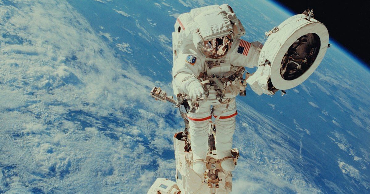 Астронавтов лишат подгузников в пользу дистилляционных костюмов