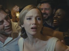 Дженнифер Лоуренс с Хавьером Бардемом в фильме «мама!» Дженнифер Лоуренс с Хавьером Бардемом в фильме «мама!»