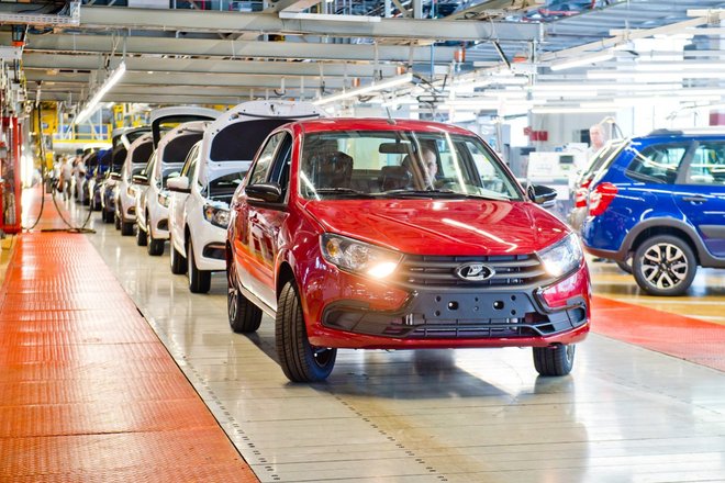 АвтоВАЗ начал красить Lada Granta в цвет «фламенко» АвтоВАЗ начал красить Lada Granta в цвет «фламенко»
