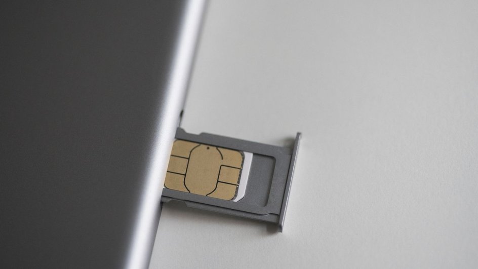 Процесс установки SIM в телефон Процесс установки SIM в телефон