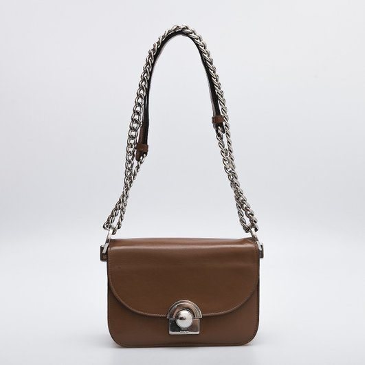 Винтажная сумка Prada, которую можно купить на ресейл платформе Винтажная сумка Prada, которую можно купить на ресейл платформе