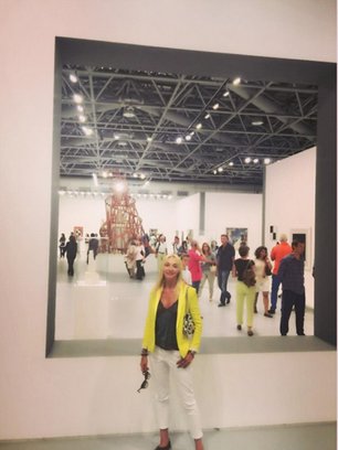 Slide image for gallery: 5625 | Кристина Орбакайте прониклась культурной жизнью Монако. Певица и актриса, находясь на отдыхе, сходила на выставку работа Шагала и Малевича. И, судя по всему, осталась довольна культпоходом!