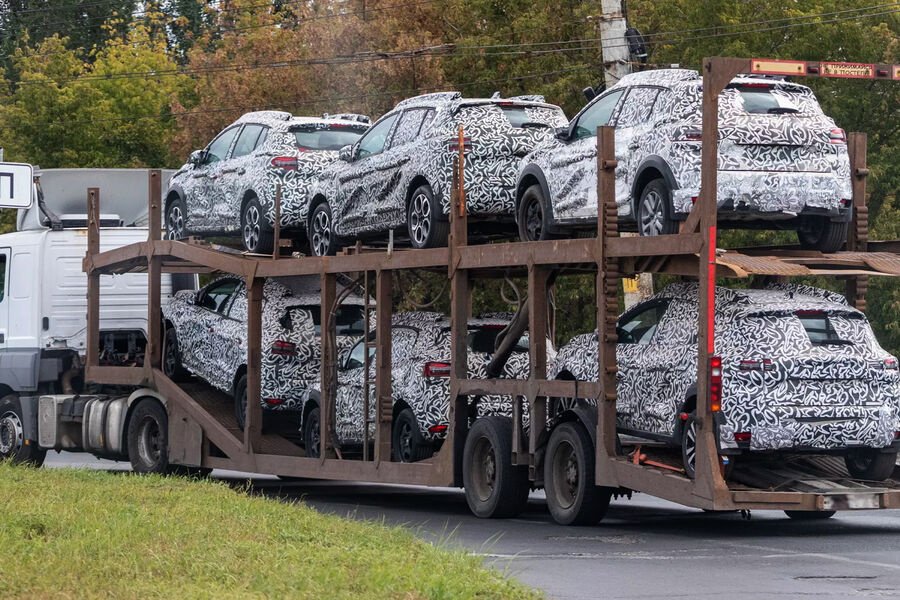 С территории автозавода в Тольятти вывезли автовоз новых Renault Sandero