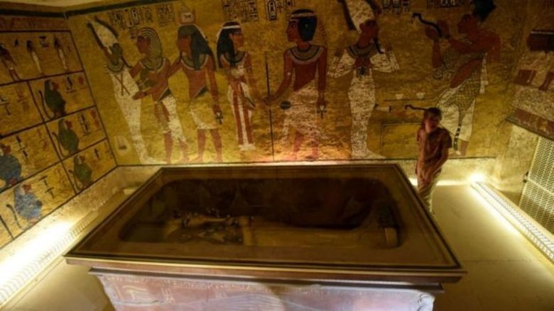 Усыпальница Тутанхамона: древнеегипетские фрески наносились на сухую штукатурку и потому сохранились лишь в подземельях (GETTY IMAGE)