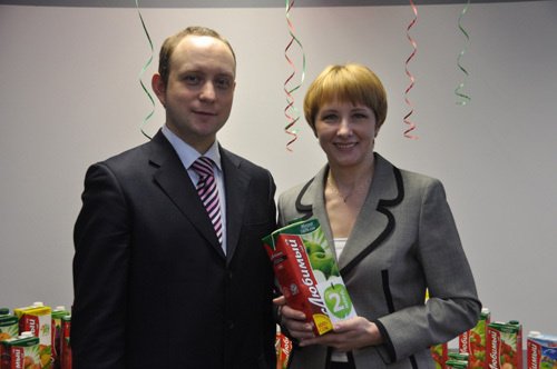 Наталья Иванова, президент РСПС, и Дмитрий Макаркин, директор по качеству ОАО «ВБД Напитки»