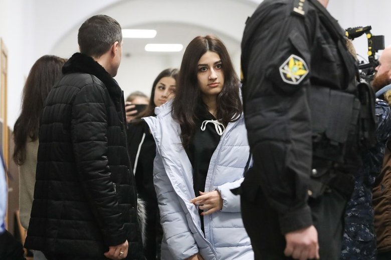 
Продление меры пресечения для сестер Хачатурян в Басманном суде, 2018 год.


