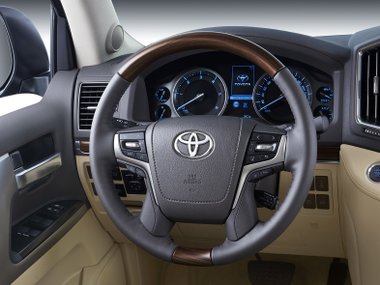 slide image for gallery: 18243 | Toyota Land Cruiser 200