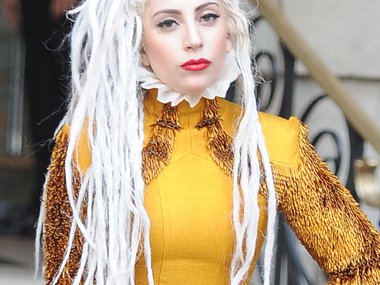Slide image for gallery: 3587 | Комментарий «Леди Mail.Ru»: Эпатажная поп-дива Леди Гага львиную долю своих доходов тратит на благотворительность. В 2011 году певица отдала $1 млн долларов из собственного кармана в фонд, который занимается помощью бездомно