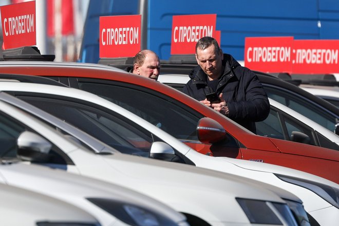 Автомобили с пробегом в дилерском центре