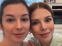 Content image for: 520503 | В сети восхищаются красотой Натальи Подольской и ее сестры-двойняшки