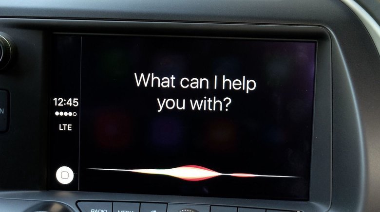 Умный ассистент Siri в машине. Изображение: Apple