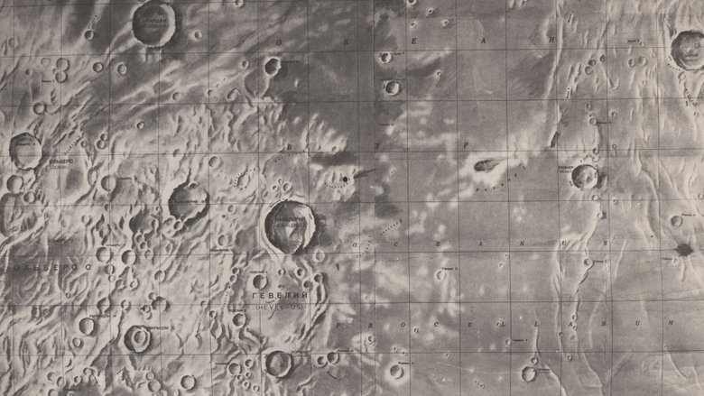 О тяжелом прошлом спутника свидетельствует множество ударных кратеров на его поверхности