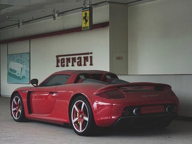 slide image for gallery: 26391 | Porsche Carrera GT
