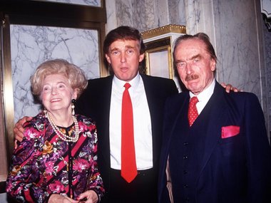 Slide image for gallery: 13192 | Дональд Трамп с родителями, 1990-е