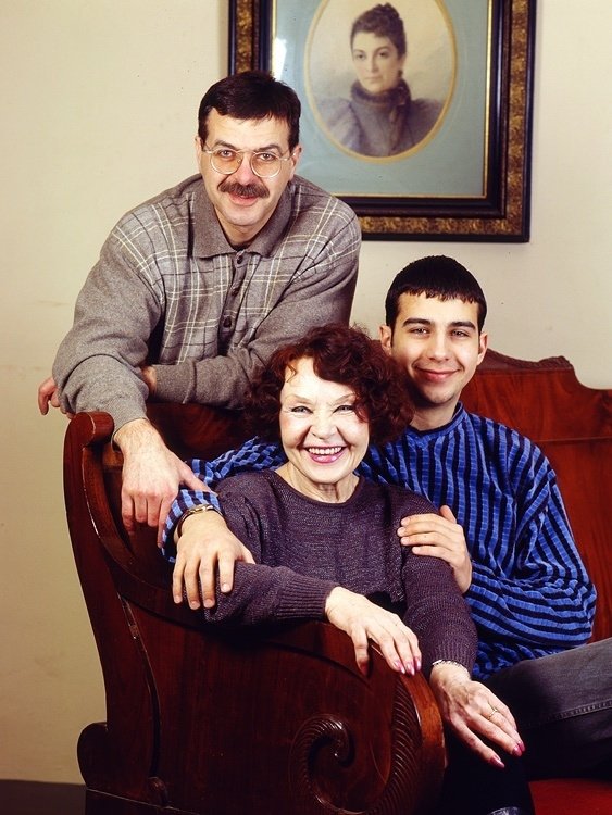 Иван Ургант с отцом и бабушкой