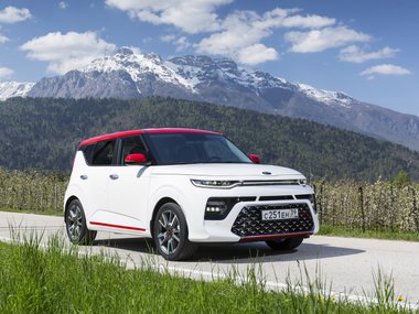 slide image for gallery: 24425 | Kia Soul GT Line