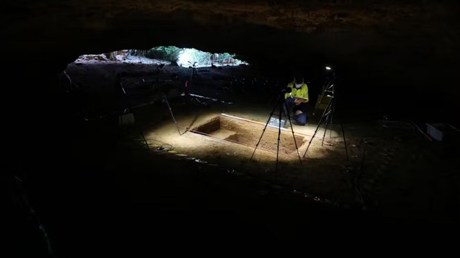 Исследователи, работающие в пещере Буди