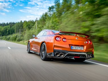slide image for gallery: 22058 | Nissan GT-R