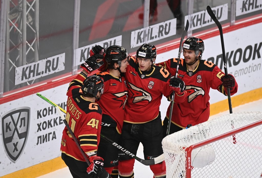 «Авангард» выиграл у «Металлурга» и сравнял счет в серии ¼ финала КХЛ