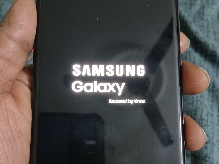 экран загрузки Samsung Galaxy S22 Ultra