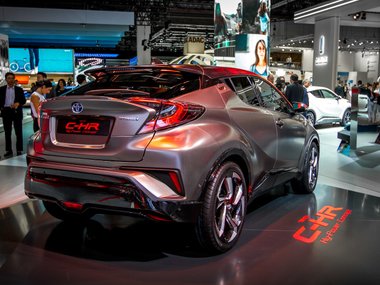 slide image for gallery: 23474 | Toyota C-HR Hy-Power Concept