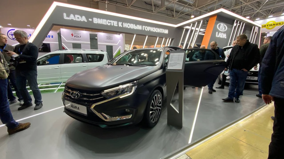 Черная матовая Lada Aura