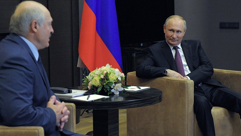 Lukashenko describió su relación con Putin con las palabras "tú eres un patio y yo una calle". 2 Lukashenko describió su relación con Putin con las palabras "tú eres un patio y yo una calle".