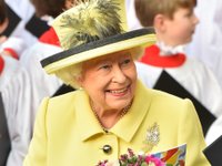 Content image for: 494999 | Британцы поздравляют Елизавету II с 91-летием (фото)