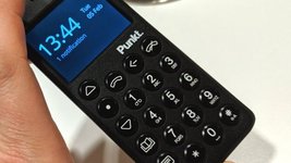 BlackBerry Mobile Key2, телефон-компаньон MP02 от Punkt и F(x)tec Pro1 рядом с Nokia 950. Фото: BBC