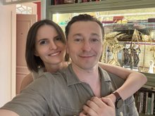 Безруков опубликовал редкое фото с женой, которая родила от него троих детей