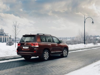 slide image for gallery: 25725 | Land Cruiser 200