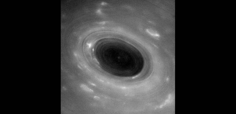 Сатурн, снятый «Кассини» с самого близкого расстояния. Фото: NASA / JPL-Caltech / Институт космических исследований