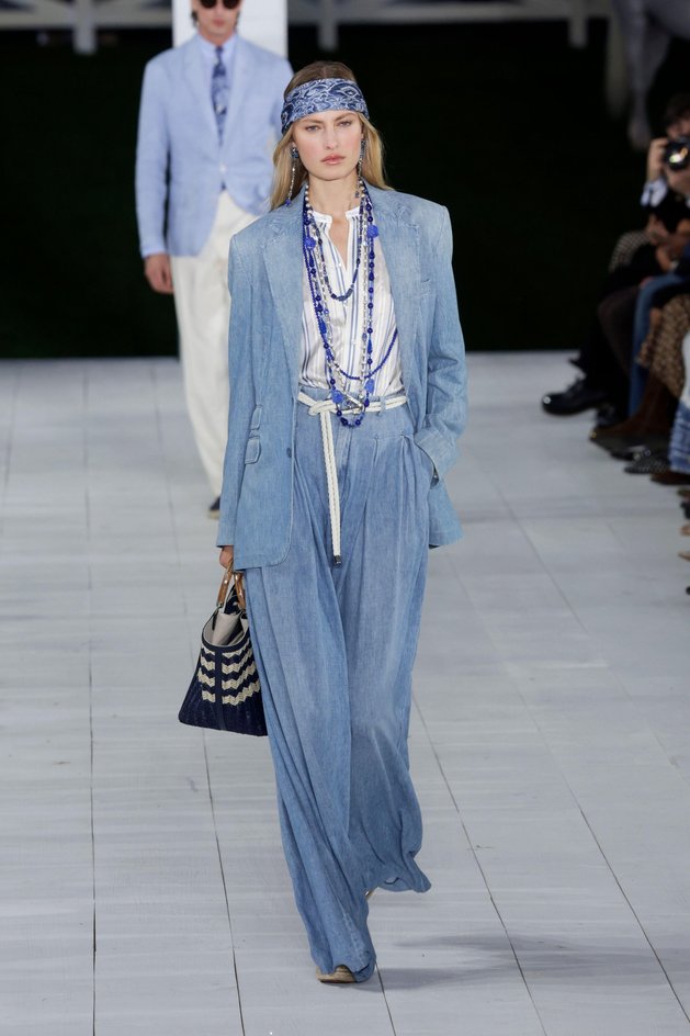 Модель на показе Ralph Lauren Модель на показе Ralph Lauren
