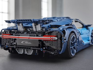 slide image for gallery: 23646 | Bugatti Chiron в масштабе 1:8