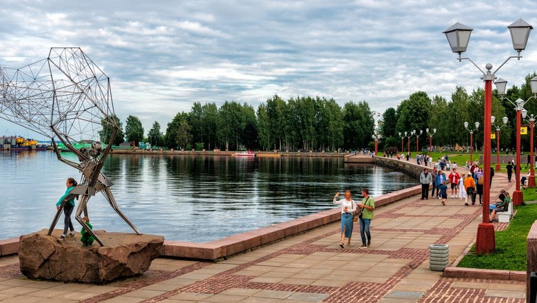 Набережная Онежского озера в Петрозаводске.