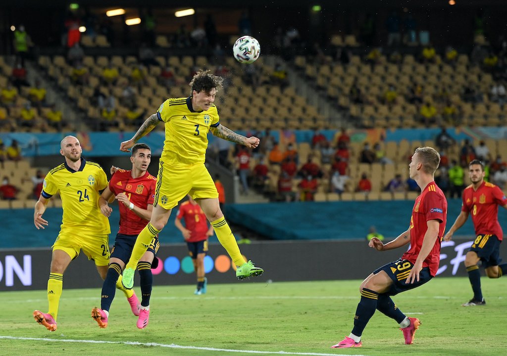 Испания Швеция евро 2008. Victor Lindelof vs Harry Maguayr. Spain Sweden 2010.