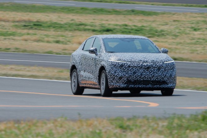Со сменой поколения электрический Nissan Leaf станет мощнее Со сменой поколения электрический Nissan Leaf станет мощнее