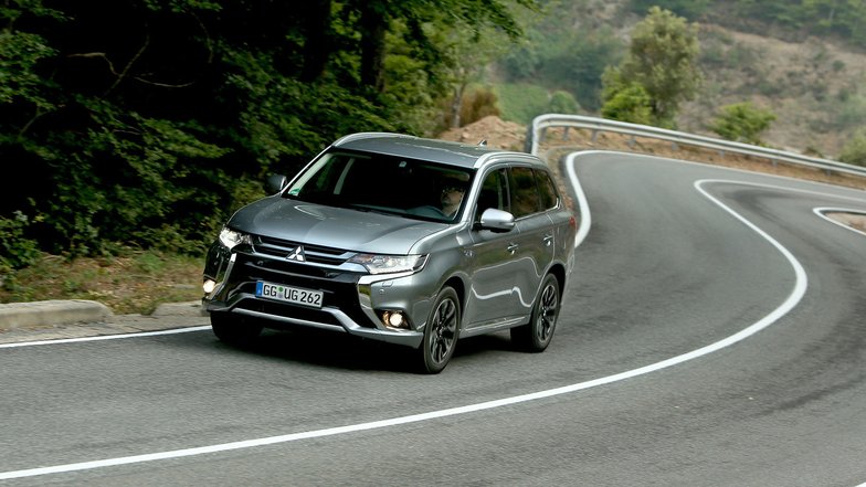 slide image for gallery: 19861 | Mitsubishi Outlander PHEV