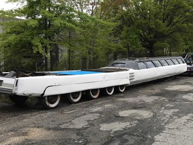 slide image for gallery: 26021 | Самый длинный автомобиль в мире